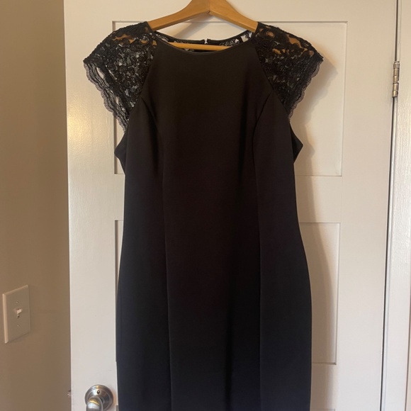 Short black lace dress, sz 12/14 Vince Camuto - Picture 8 of 12